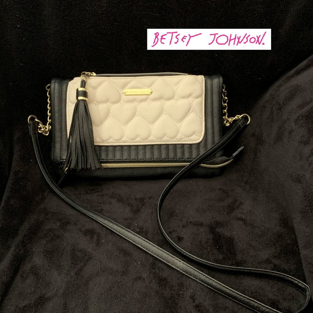 BETSEY JOHNSON BLACK N WHITE FOLDOVER CROSSBODY